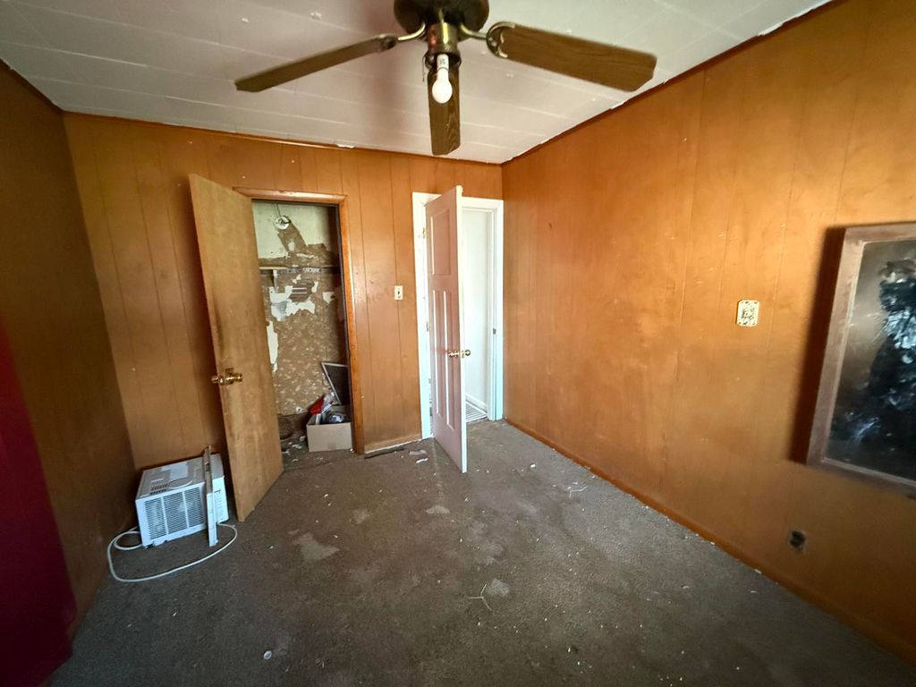 Image 8 of property listing at 616 N Walnut Street, Centralia, IL 62801