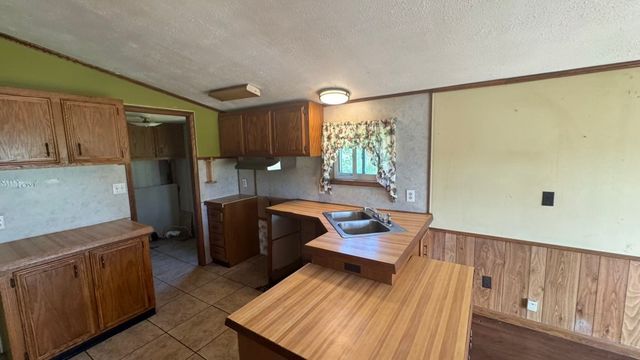 7196 GARFIELD Avenue, Harborcreek, PA 16421