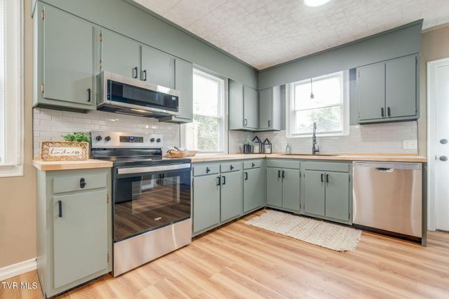 1363 East Center Street, Kingsport, TN 37664