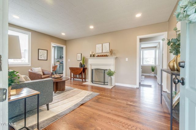 1363 East Center Street, Kingsport, TN 37664