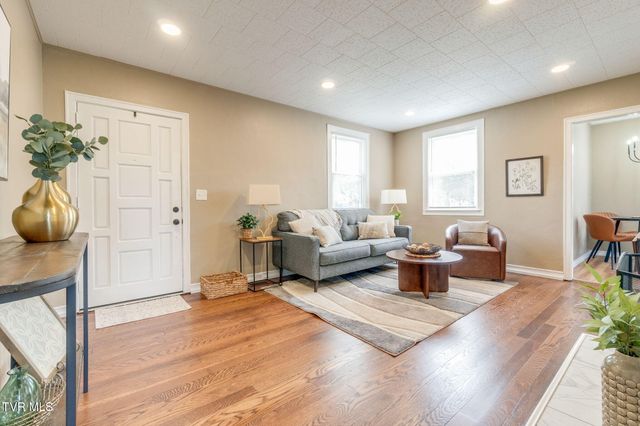 1363 East Center Street, Kingsport, TN 37664