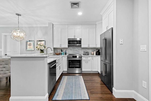 59 Walpole St 116, Canton, MA 02021