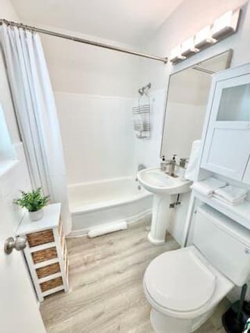 1130 NE 18th Avenue 2, Fort Lauderdale, FL 33304