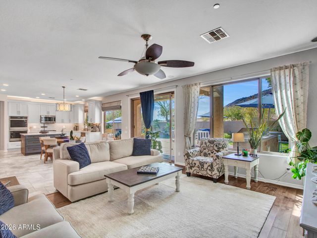 5639 W BONANZA Lane, Phoenix, AZ 85083