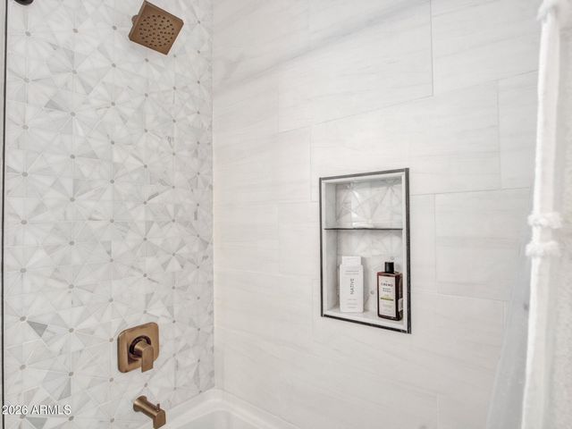 5639 W BONANZA Lane, Phoenix, AZ 85083