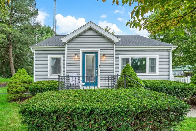 4604 Cleveland Avenue, Stevensville, MI 49127
