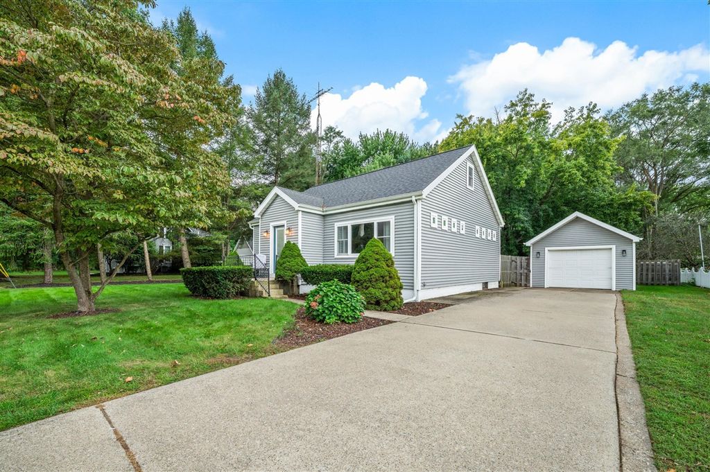4604 Cleveland Avenue, Stevensville, MI 49127
