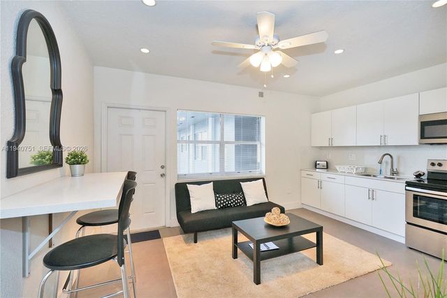 60 NW 76th St 13, Miami, FL 33150