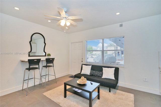 60 NW 76th St 13, Miami, FL 33150