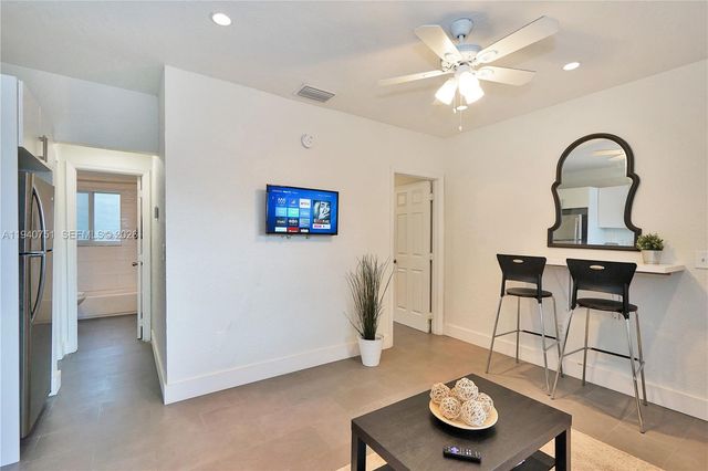 60 NW 76th St 13, Miami, FL 33150