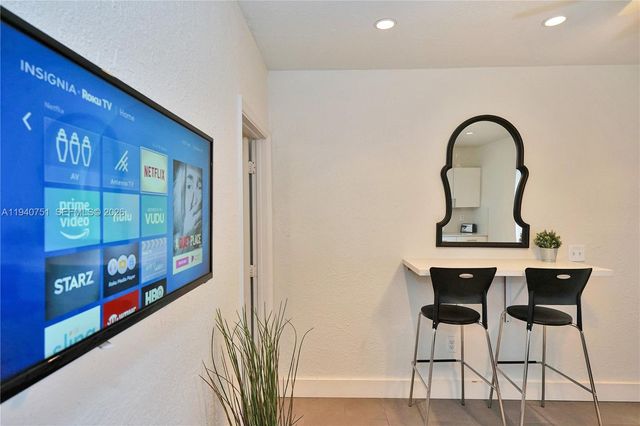 60 NW 76th St 13, Miami, FL 33150