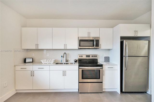 60 NW 76th St 13, Miami, FL 33150