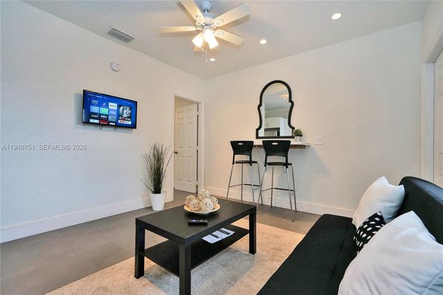 60 NW 76th St 13, Miami, FL 33150