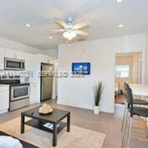 60 NW 76th St 13, Miami, FL 33150