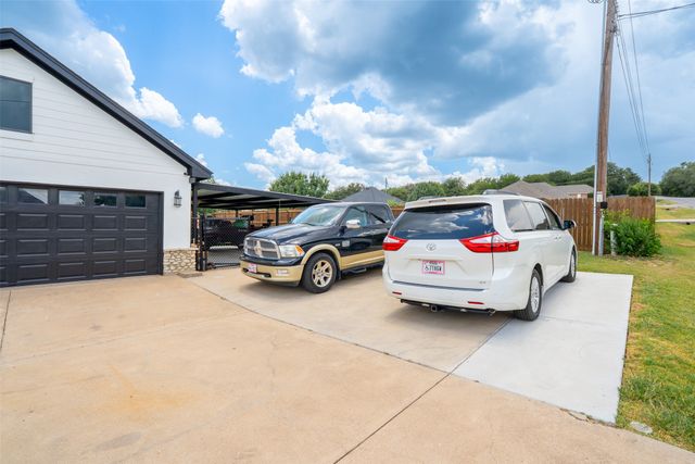 1305 E Apache Trail, Granbury, TX 76048