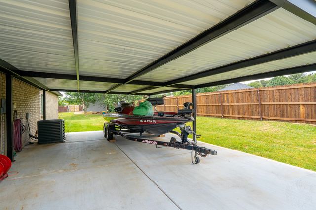 1305 E Apache Trail, Granbury, TX 76048