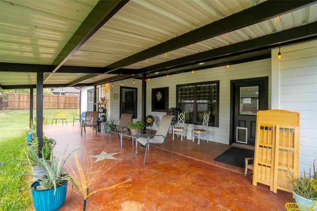 1305 E Apache Trail, Granbury, TX 76048