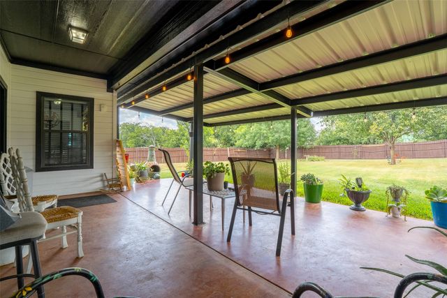 1305 E Apache Trail, Granbury, TX 76048
