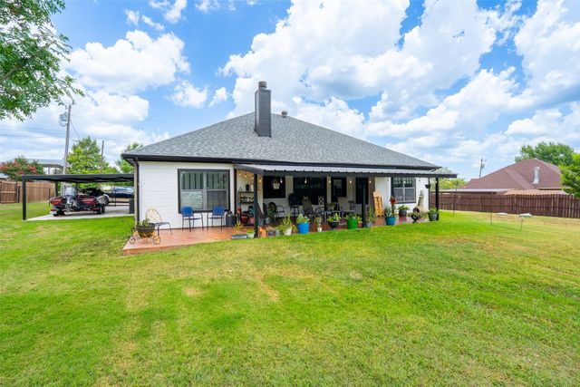 1305 E Apache Trail, Granbury, TX 76048