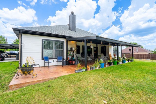 1305 E Apache Trail, Granbury, TX 76048