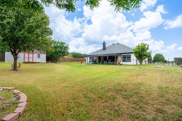 1305 E Apache Trail, Granbury, TX 76048