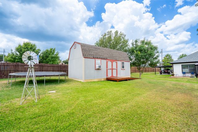 1305 E Apache Trail, Granbury, TX 76048