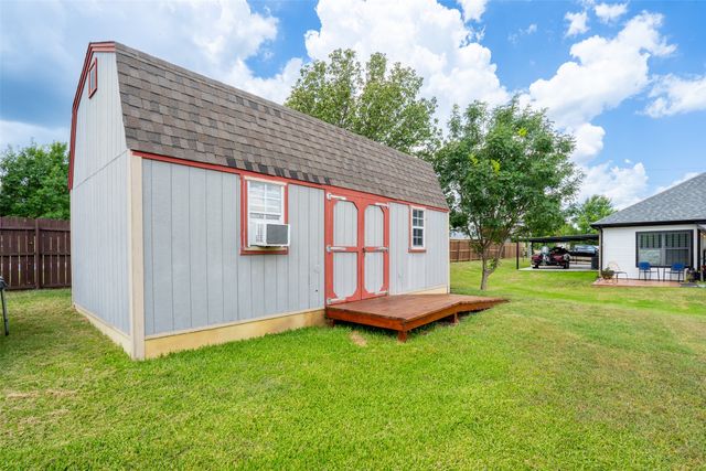 1305 E Apache Trail, Granbury, TX 76048