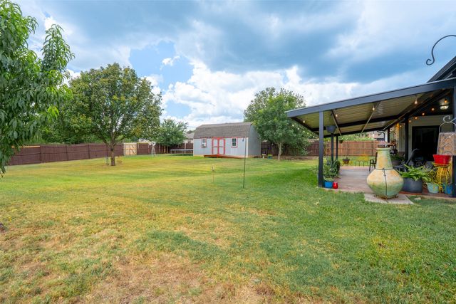 1305 E Apache Trail, Granbury, TX 76048