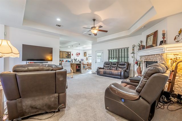 1305 E Apache Trail, Granbury, TX 76048