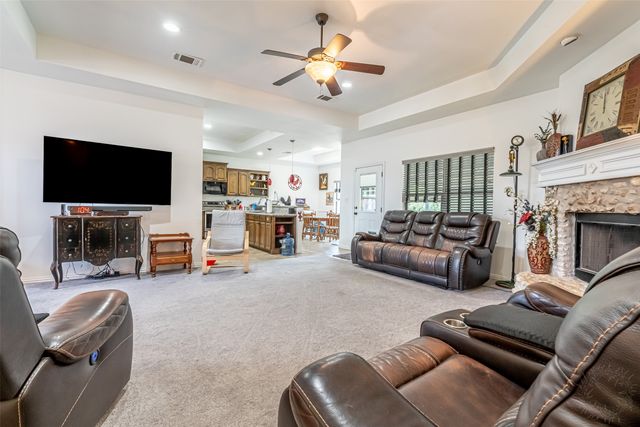 1305 E Apache Trail, Granbury, TX 76048