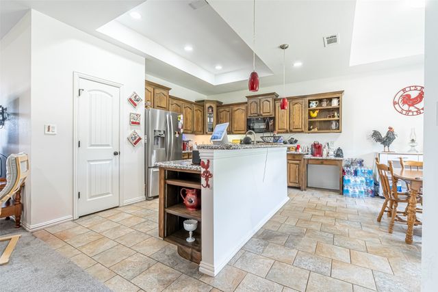 1305 E Apache Trail, Granbury, TX 76048