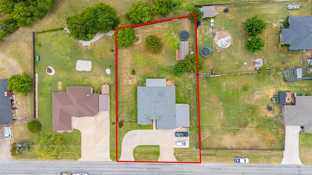 1305 E Apache Trail, Granbury, TX 76048