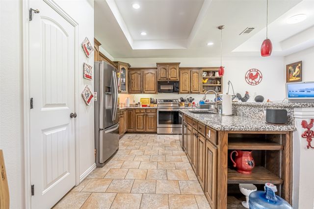 1305 E Apache Trail, Granbury, TX 76048