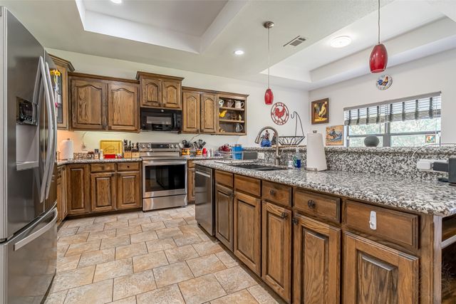 1305 E Apache Trail, Granbury, TX 76048