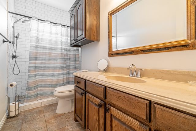 1305 E Apache Trail, Granbury, TX 76048