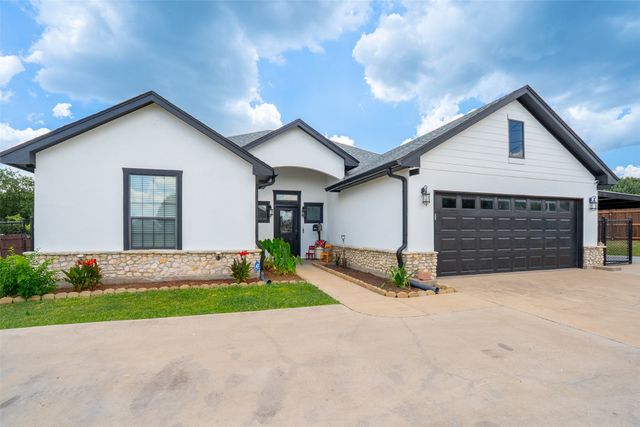 1305 E Apache Trail, Granbury, TX 76048