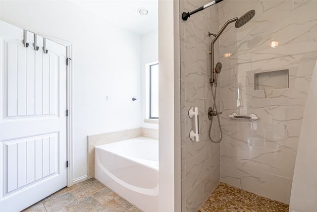 1305 E Apache Trail, Granbury, TX 76048