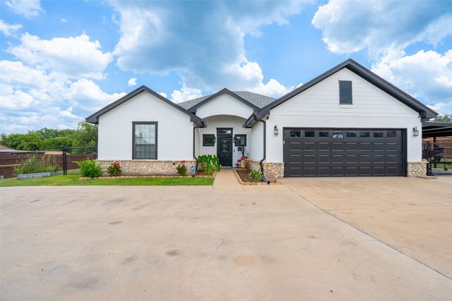 1305 E Apache Trail, Granbury, TX 76048