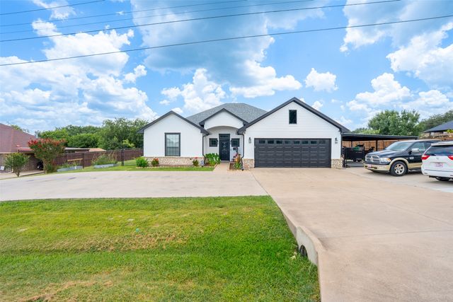1305 E Apache Trail, Granbury, TX 76048