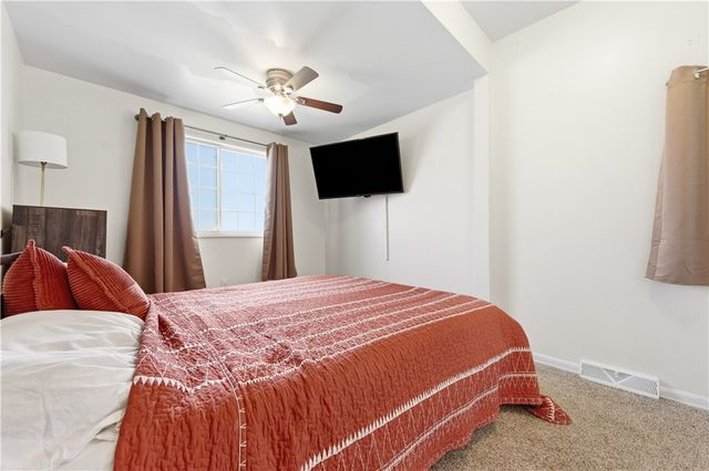 160 Renfer St, Ross Twp, PA 15237