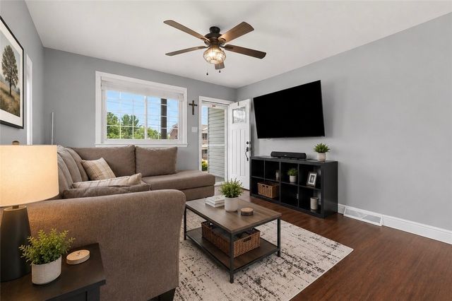 160 Renfer St, Ross Twp, PA 15237
