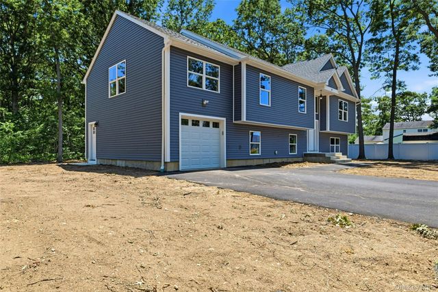 37 2nd Street, Moriches, NY 11955