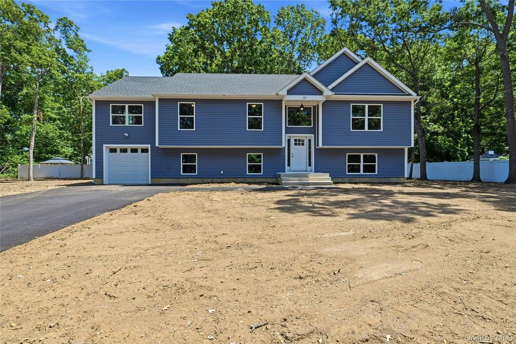 37 2nd Street, Moriches, NY 11955