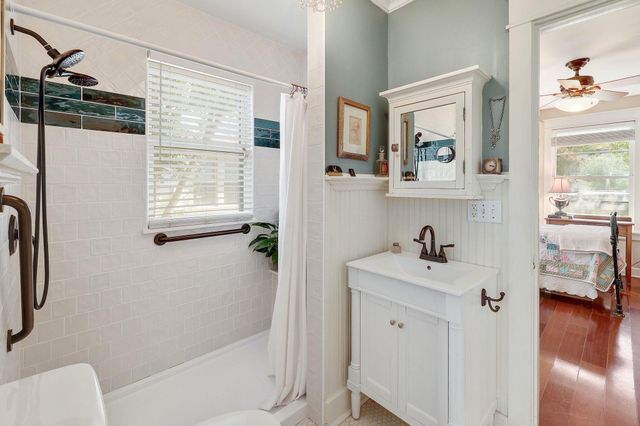 1006 E 44th ST, Austin, TX 78751