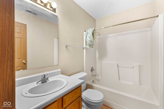 39 Meadow Creek East Boulevard, Whiteland, IN 46184