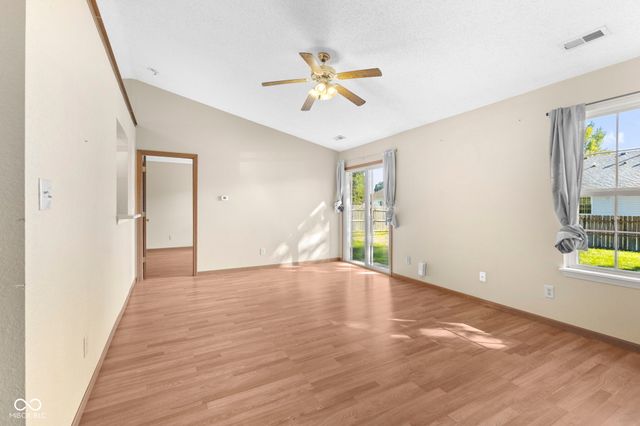 39 Meadow Creek East Boulevard, Whiteland, IN 46184