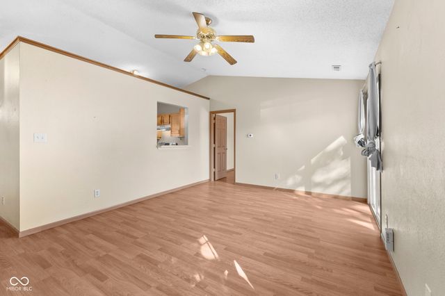 39 Meadow Creek East Boulevard, Whiteland, IN 46184