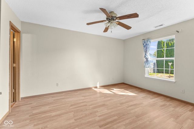 39 Meadow Creek East Boulevard, Whiteland, IN 46184