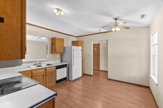 39 Meadow Creek East Boulevard, Whiteland, IN 46184