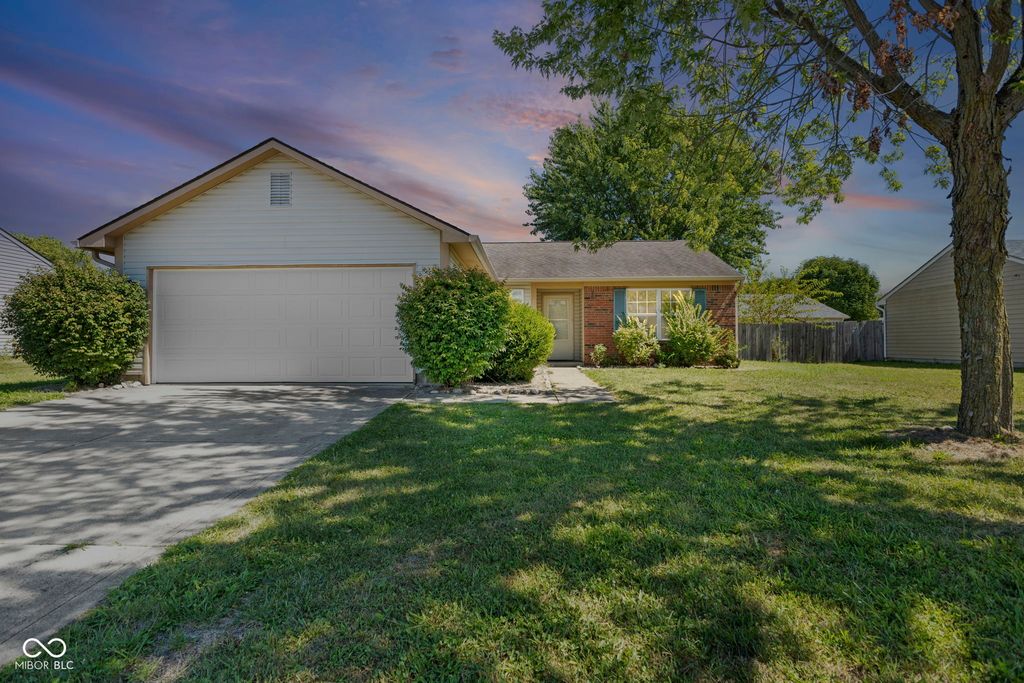 39 Meadow Creek East Boulevard, Whiteland, IN 46184